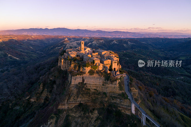 Bagnoregio在黄昏的Civita