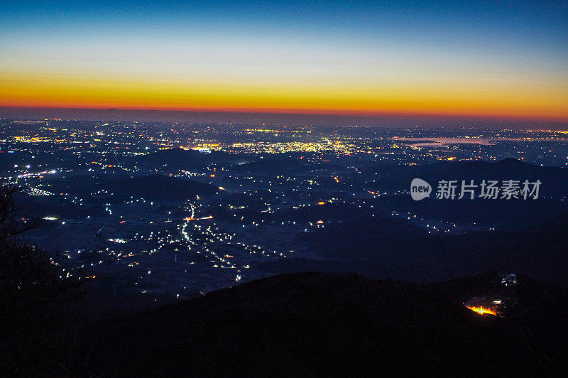 日本茨城县筑波山的日出