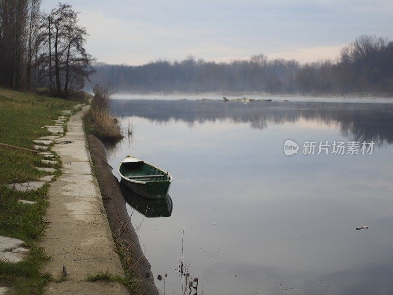 船在运河