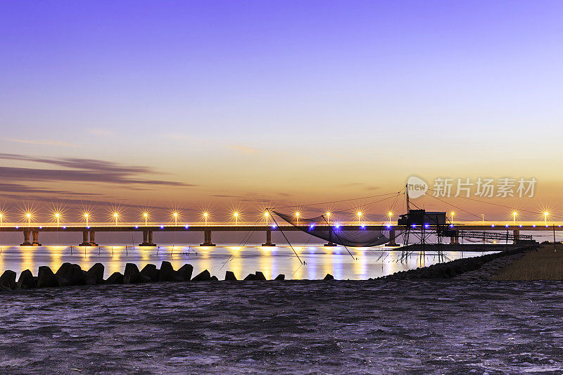 日落时分的东海大桥，上海，中国