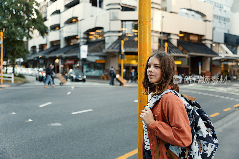 女旅行者旅游旅游探索城市新西兰