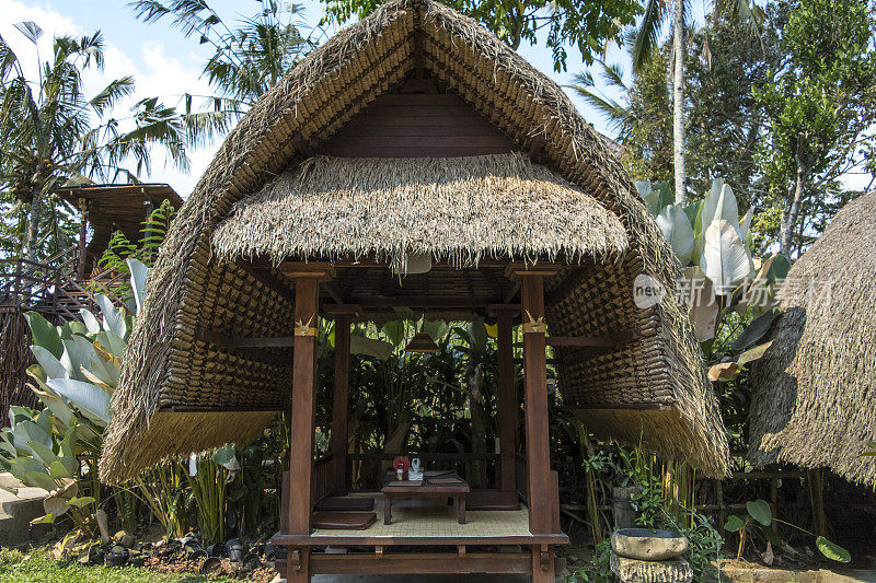 巴厘岛的编织餐厅遮阳板