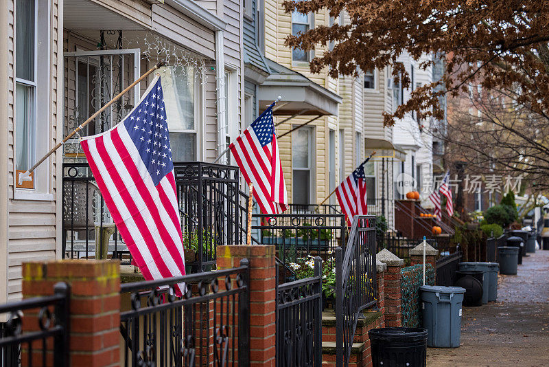 肯辛顿-布鲁克林带有美国国旗的房子