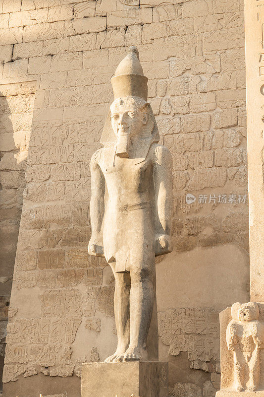 埃及卢克索的卢克索神庙的正面