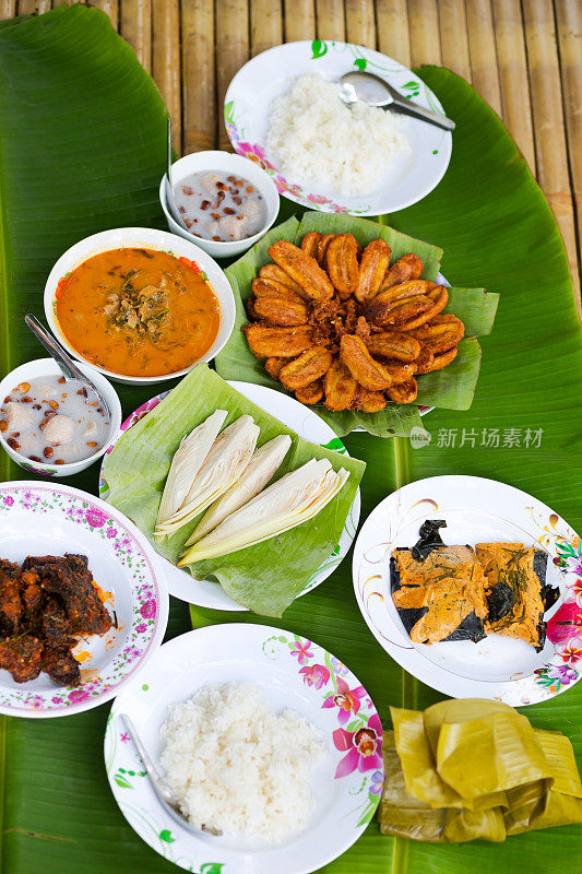 查看泰国食物选择米饭，香蕉和鱼