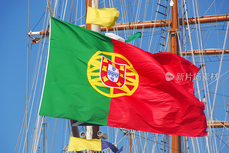 葡萄牙国旗的桅杆和帆船的索具