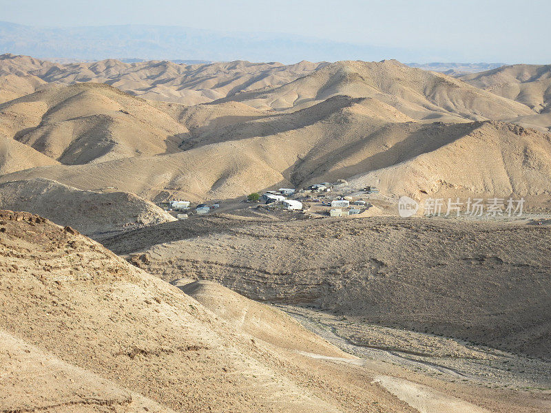 以色列死海附近内盖夫沙漠的贝都因村庄