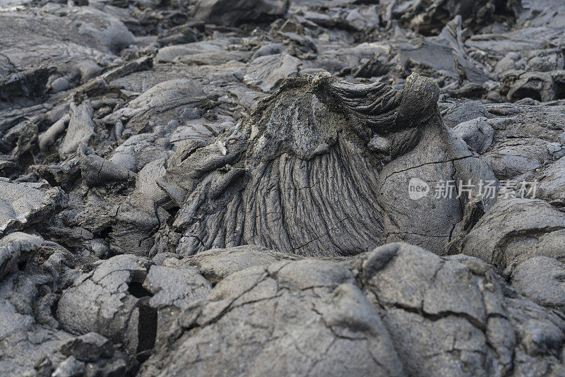 黑色岩浆，自然形态