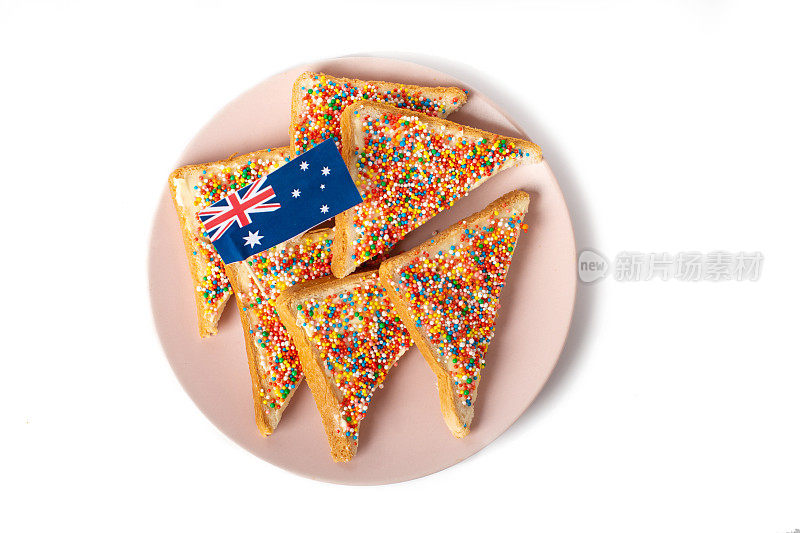 传统的澳大利亚童话面包在盘子孤立的白色背景