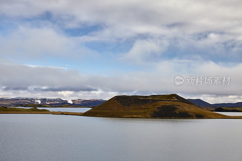 冰岛北部秋天的米瓦顿湖