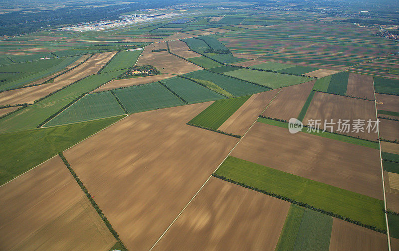鸟瞰下奥地利维也纳国际机场的景观，奥地利，欧洲，中欧
