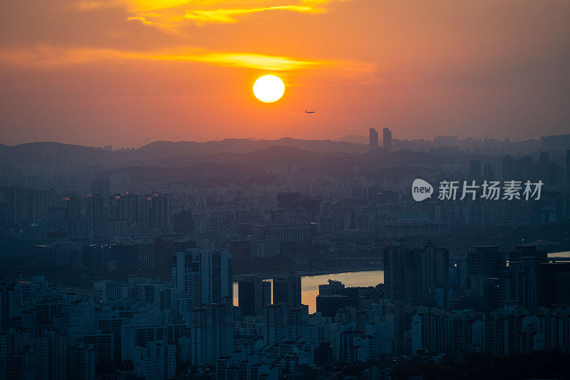 日落时分的韩国首尔城市天际线