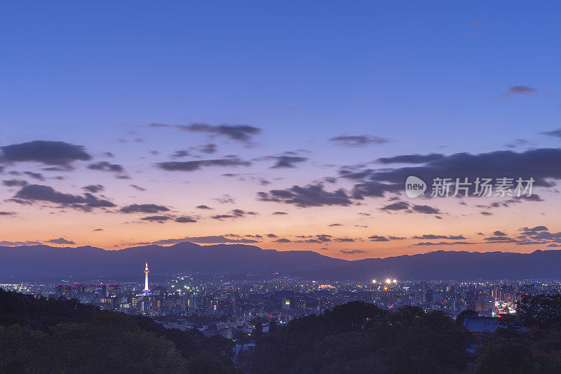 京都塔是京都市内的地标性风景