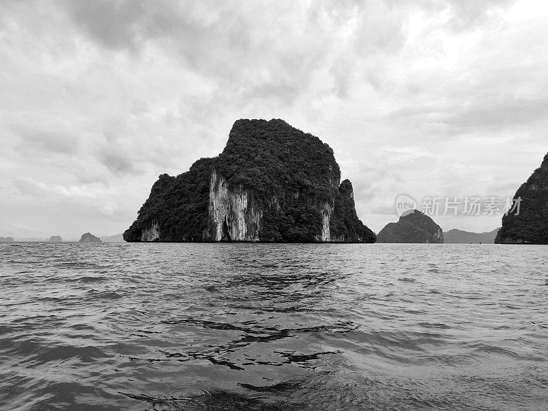 泰国安达曼海上的石灰岩岛屿