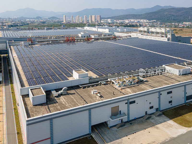 光伏太阳能电站安装在厂房顶部