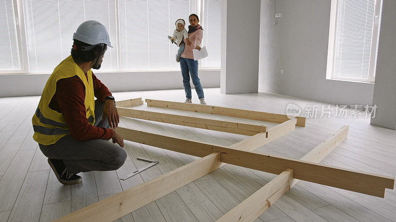带宝宝的家庭讨论DIY家居装修。