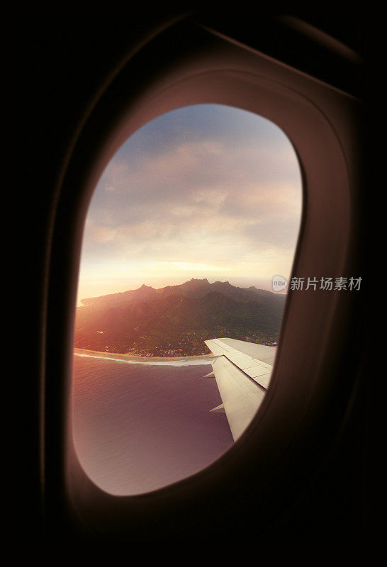 从飞机窗口看到的库克群岛