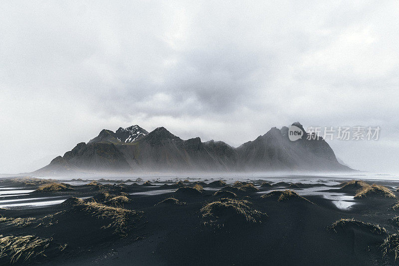 韦斯特拉霍恩山脉的海景