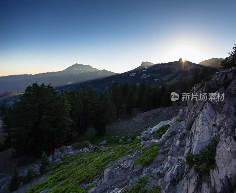 拉森火山国家公园的太阳消失了