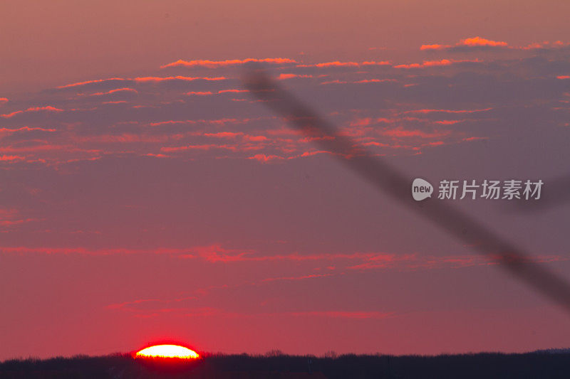 日出时的一点阳光