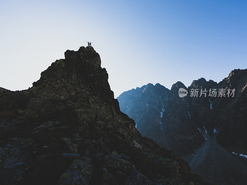 陡峭的山边。雄伟的瑞士阿尔卑斯山