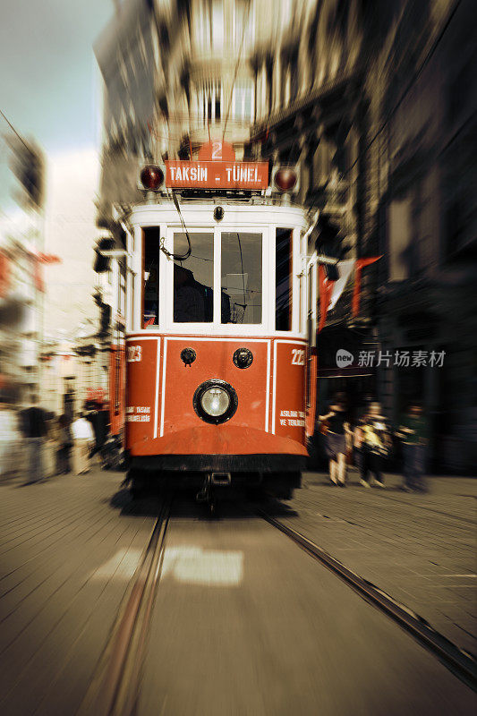 伊斯坦布尔大街上的旧电车道