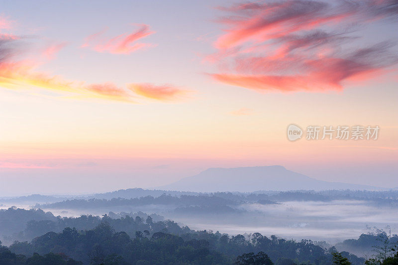 迷雾山的日出