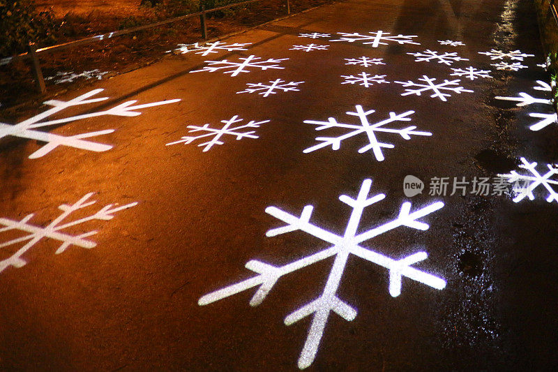 柏油路点亮的图像，节日，雪花设计，灯光投影