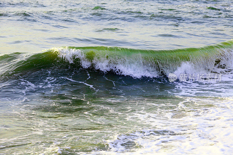 海浪打破