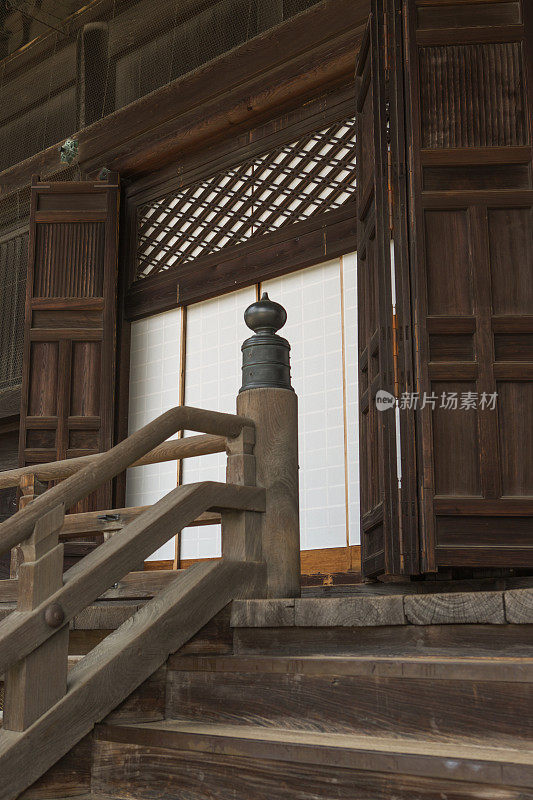 日本京都百幡本细寺入口的细节