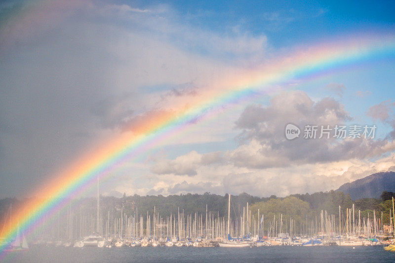 瑞士日内瓦湖上的彩虹
