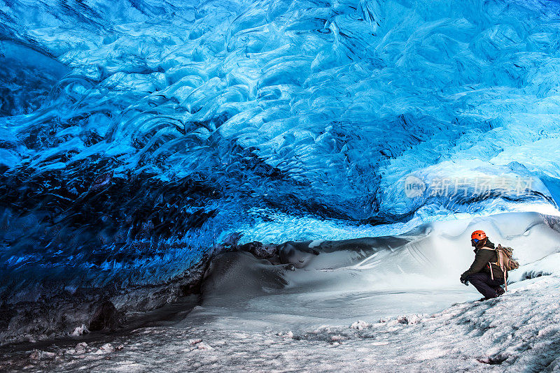 冰岛的冰川冰洞