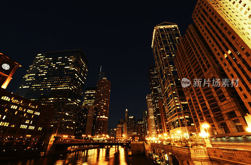 芝加哥河之夜