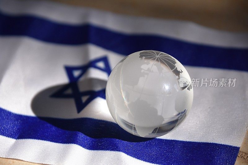 以色列国旗上闪烁的水晶球