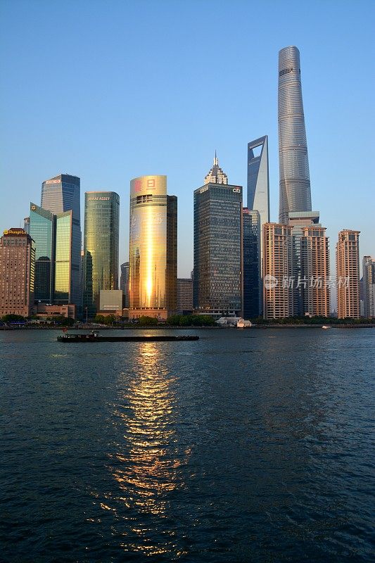 黄浦江和陆家嘴天际线，中国上海
