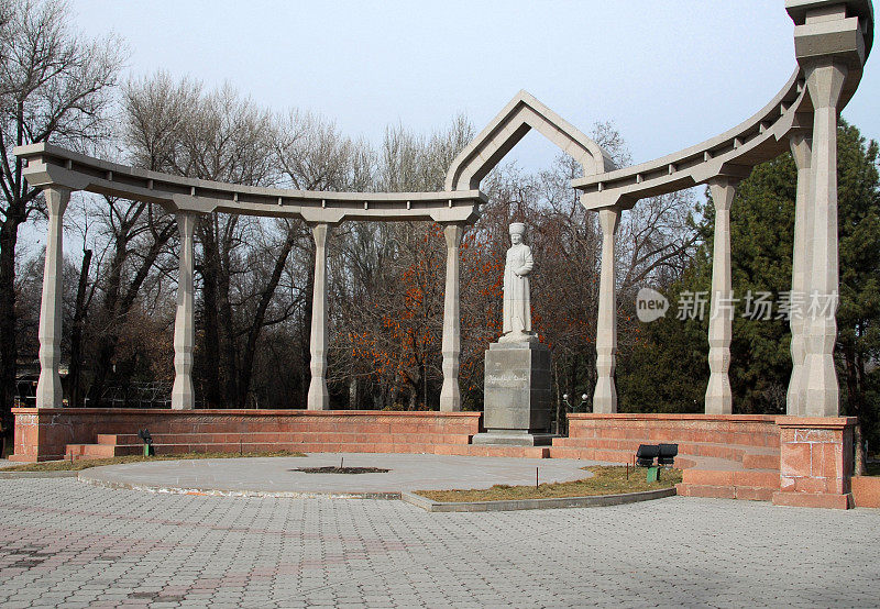 吉尔吉斯斯坦比什凯克，库尔曼扬·达卡纪念碑