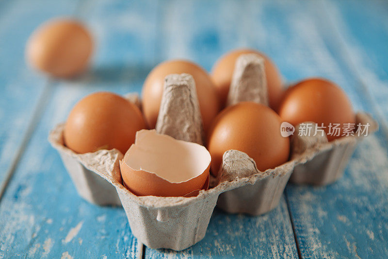 鸡蛋:鸡蛋的纸箱
