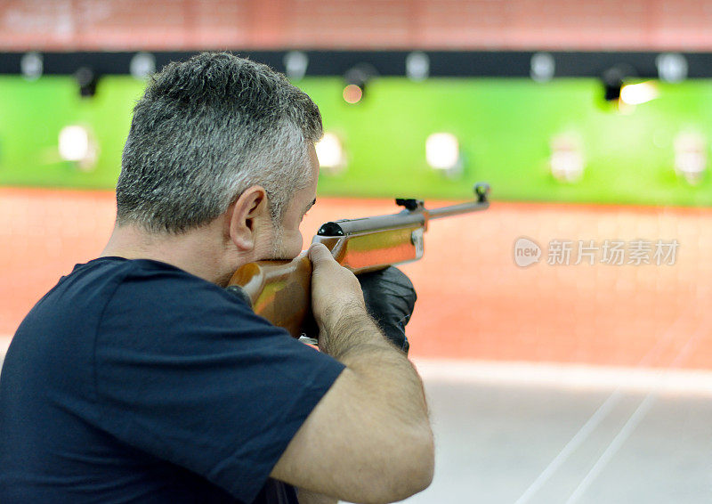 气枪射击目标