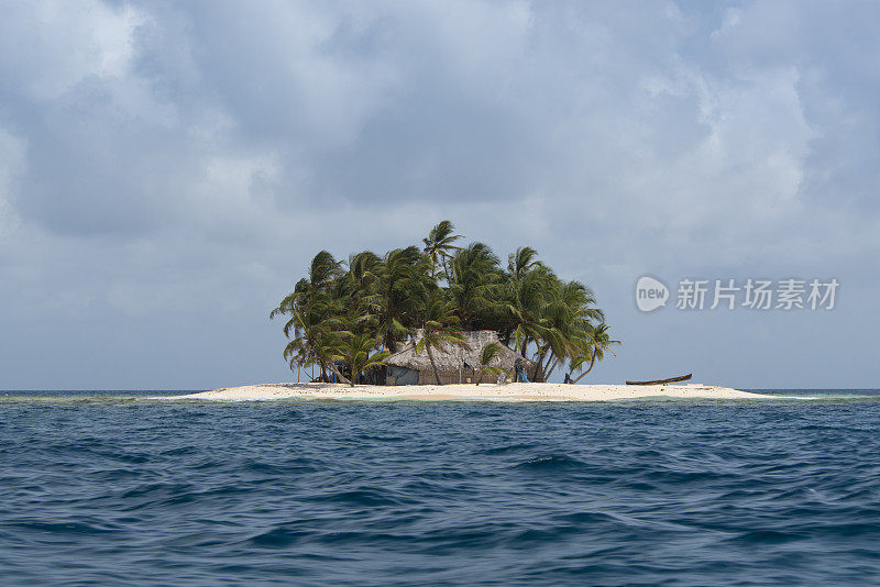 热带小岛上有竹屋