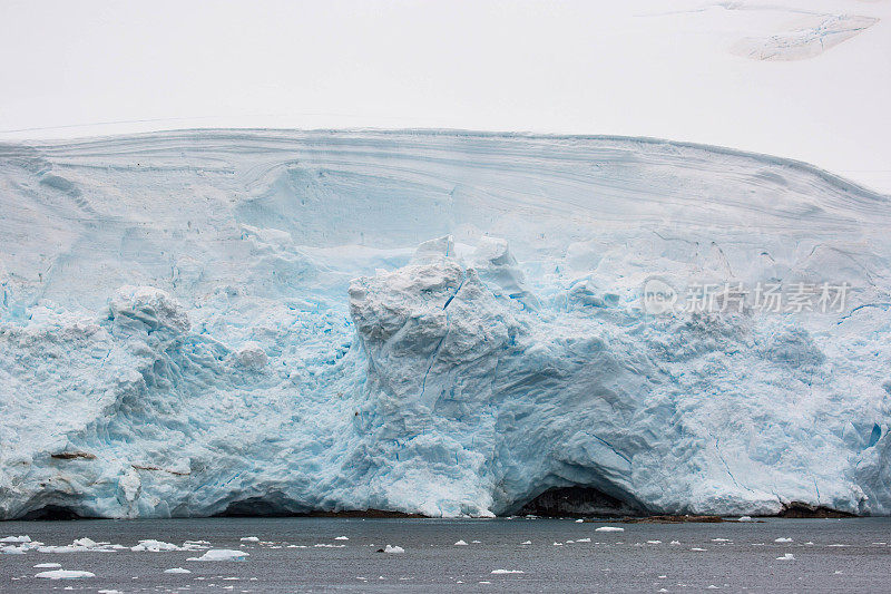 南极洲:勒梅尔海峡的冰雪