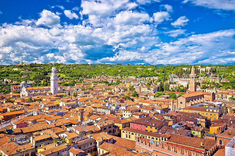 维罗纳的屋顶和城市景观鸟瞰图，意大利威尼托地区
