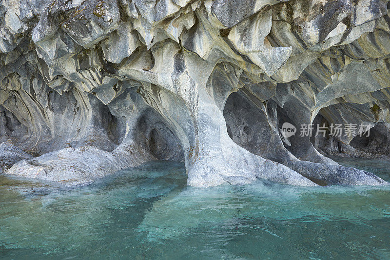 智利巴塔哥尼亚的大理石洞穴