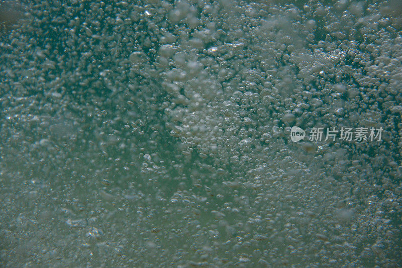海水的泡沫和海水的冲刷