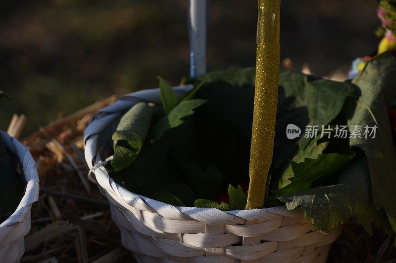 草编花篮