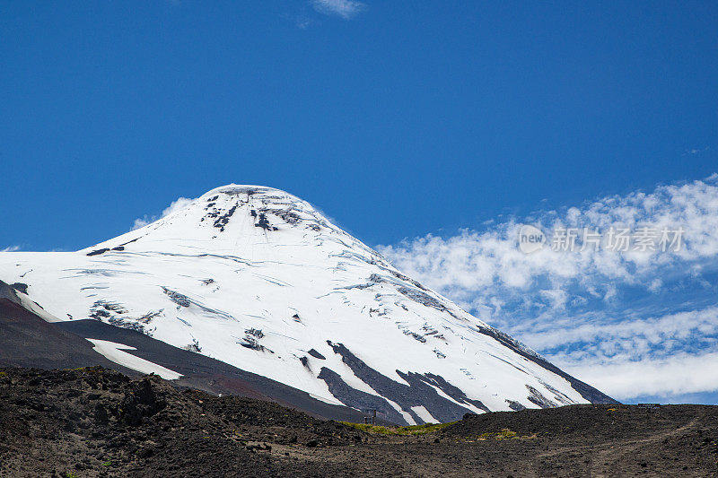 山顶的奥索尔诺火山，巴塔哥尼亚，智利