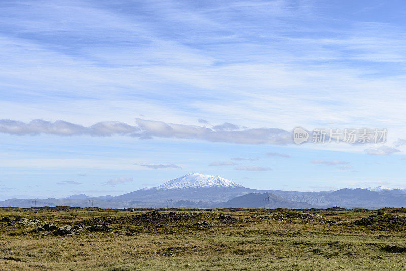 从Markarfljót山谷在冰岛的雪山的全景Hekla火山