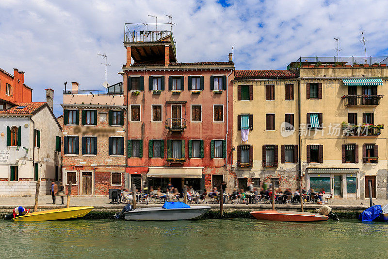 意大利威尼斯海运河沿岸的咖啡厅和餐厅