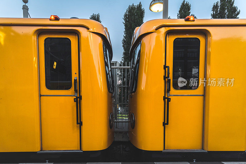 柏林传统地铁的黄色车厢
