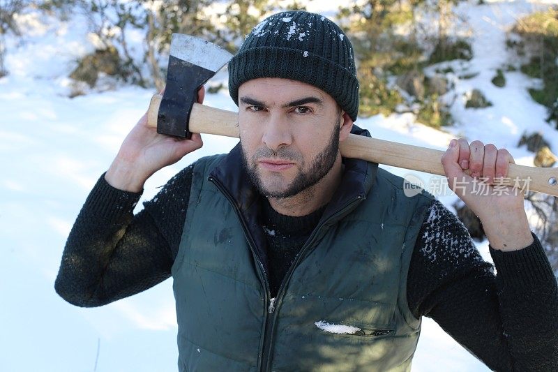 雪地里的伐木工非常迷人
