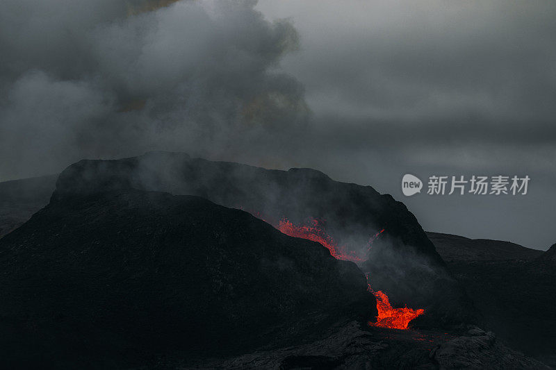 冰岛Fagradalsfjall火山喷发的壮观景象